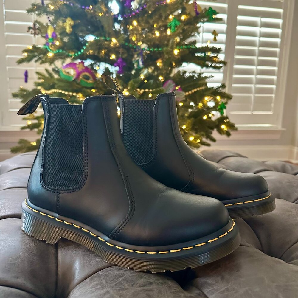 Dr. Marten Embury Chelsea Boots Black